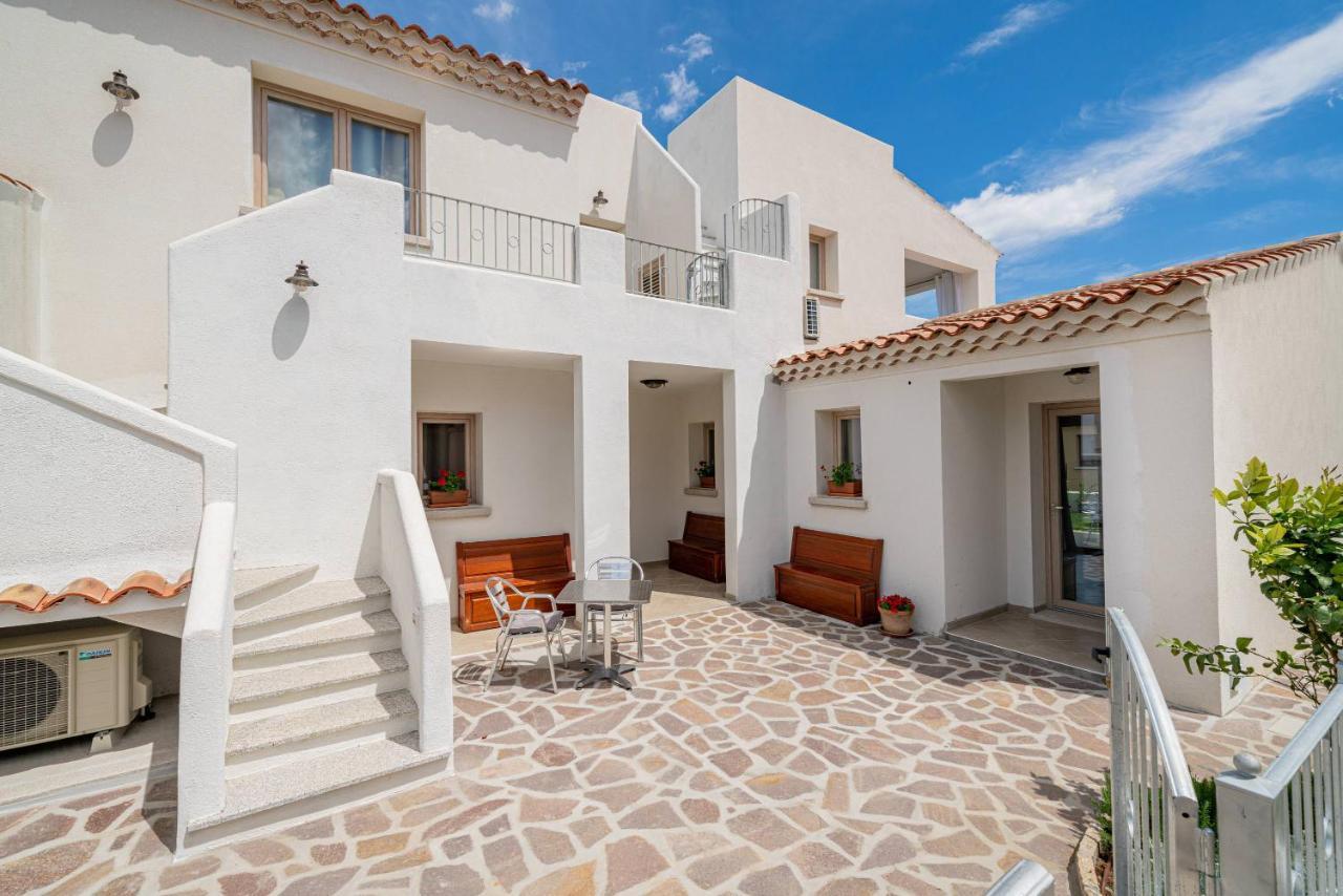 Residenza L'Alzoni Hotel San Teodoro  Bagian luar foto