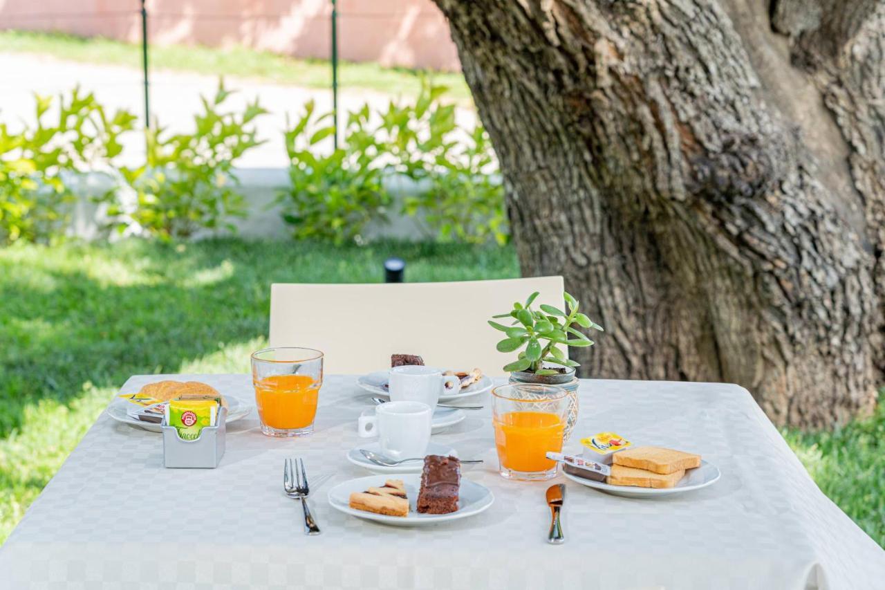 Residenza L'Alzoni Hotel San Teodoro  Bagian luar foto