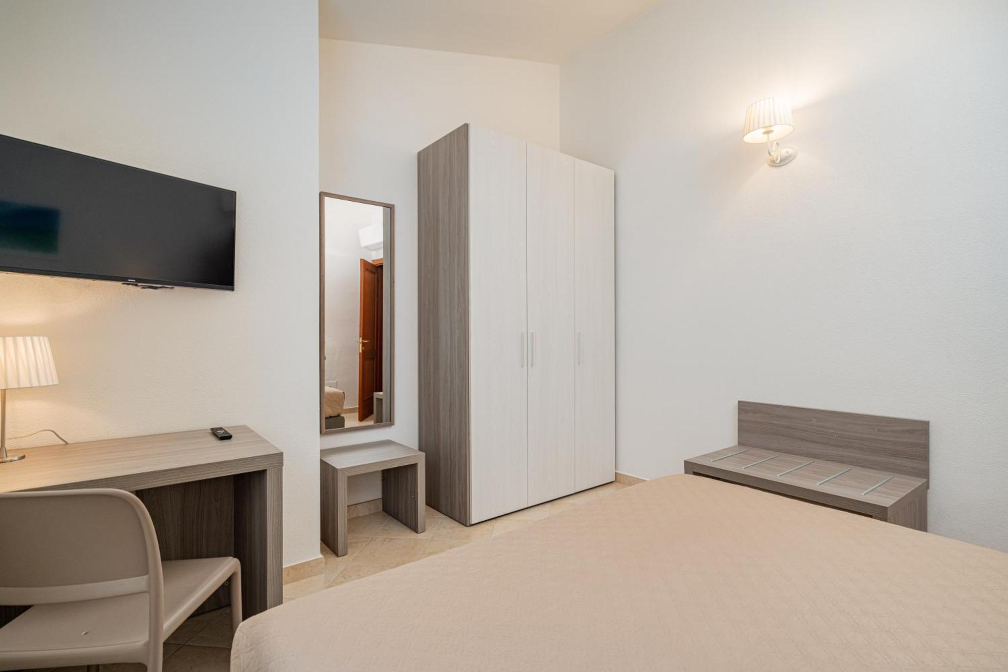 Residenza L'Alzoni Hotel San Teodoro  Bagian luar foto
